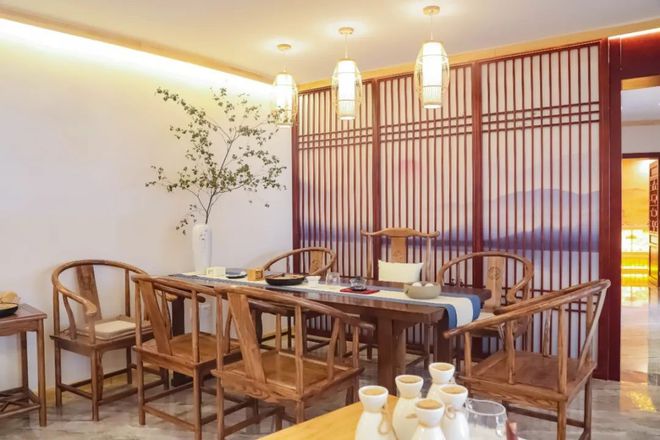 太酥服了!天津這家中式養(yǎng)生館想不火都難!古風(fēng)環(huán)境一秒淪陷,汗蒸+古法采耳+自釀果酒.足足90分鐘!讓你躺著喊過(guò)癮!